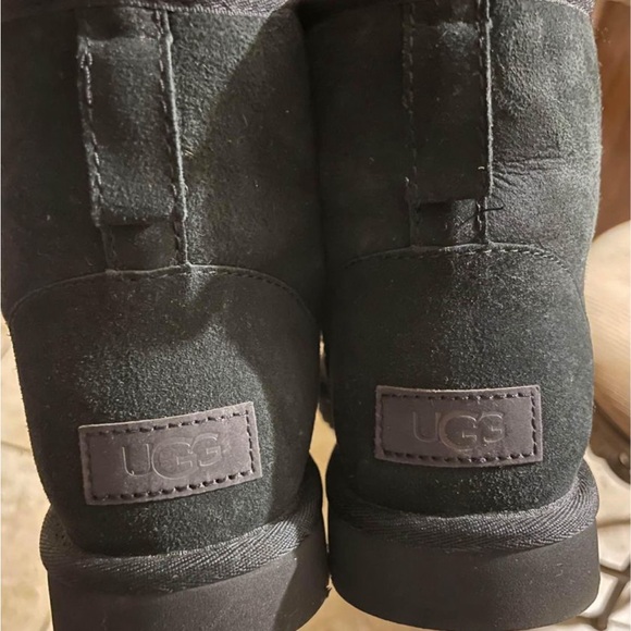 UGG Classic Mini Boots - Picture 2 of 4